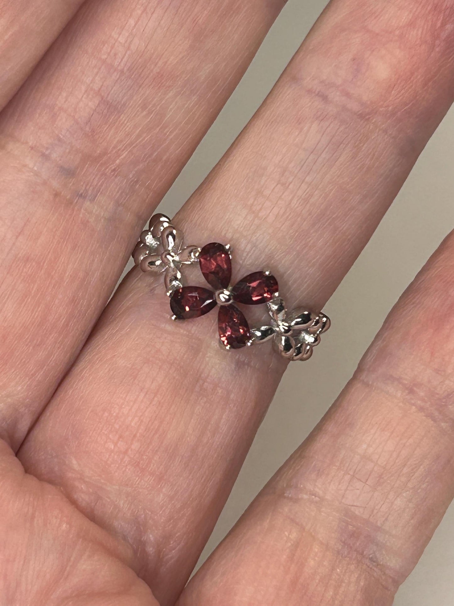 925 Silver Garnet Ring • Flower Design • Adjustable • Giftbox