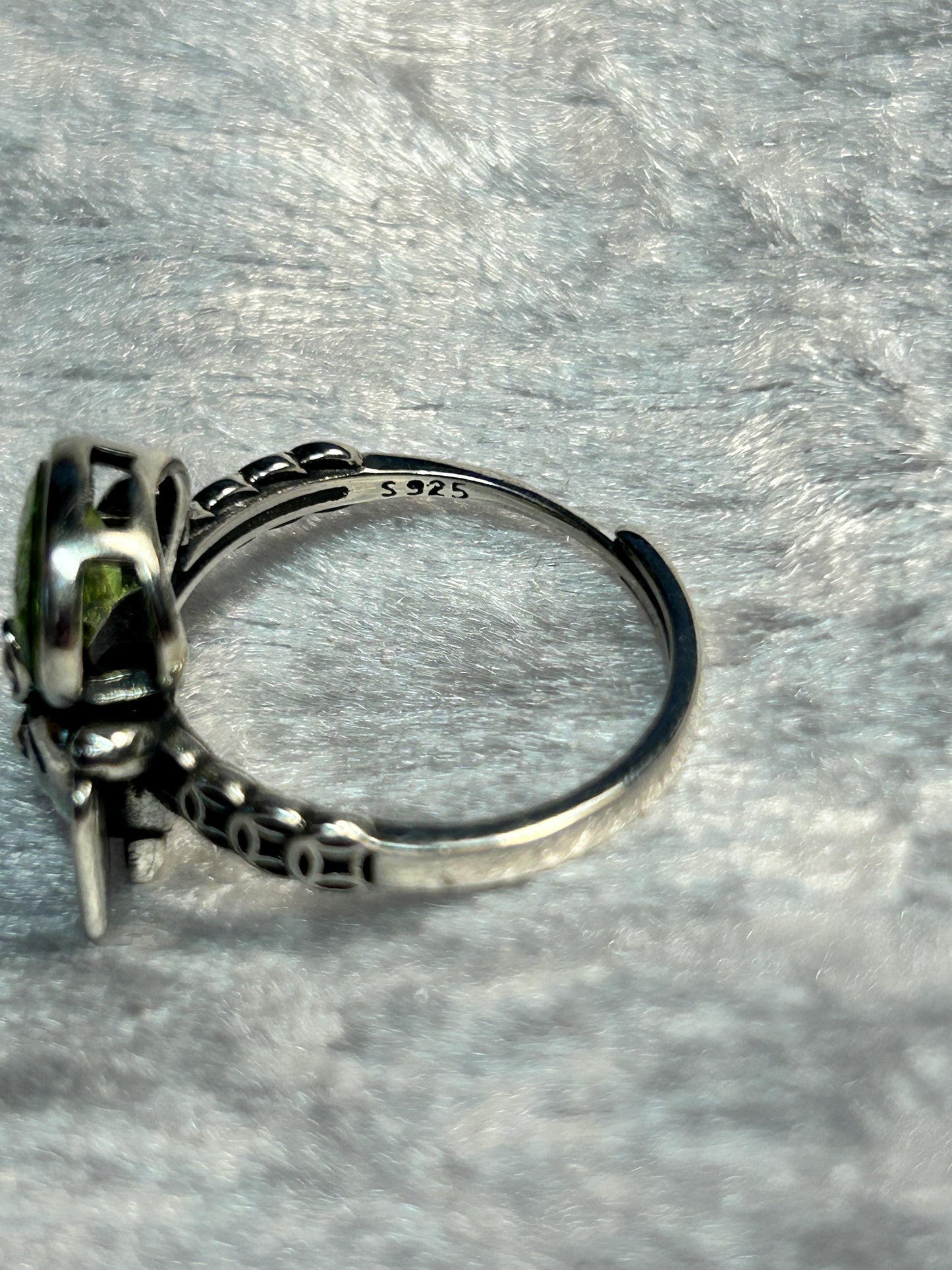 Waving Fortune Cat Ring with Faceted  Peridot Gemstones • 925 Sterling Silver Talisman • Adjustable • Gift Box
