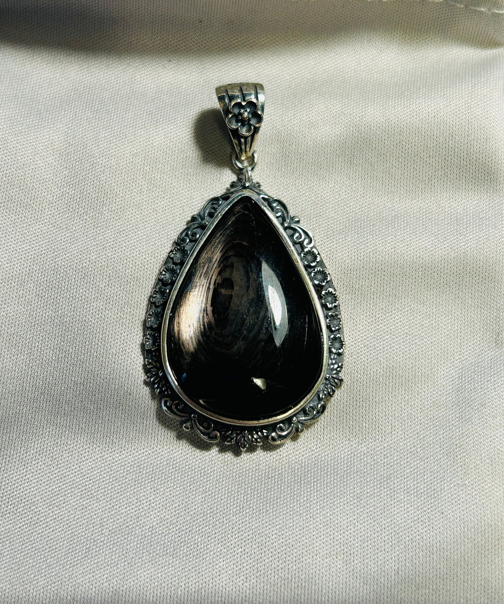 Hypersthene Teardrop Pendant in 925 Sterling Silver - Gothic Statement Jewellery Celtic Dragon Jewellery