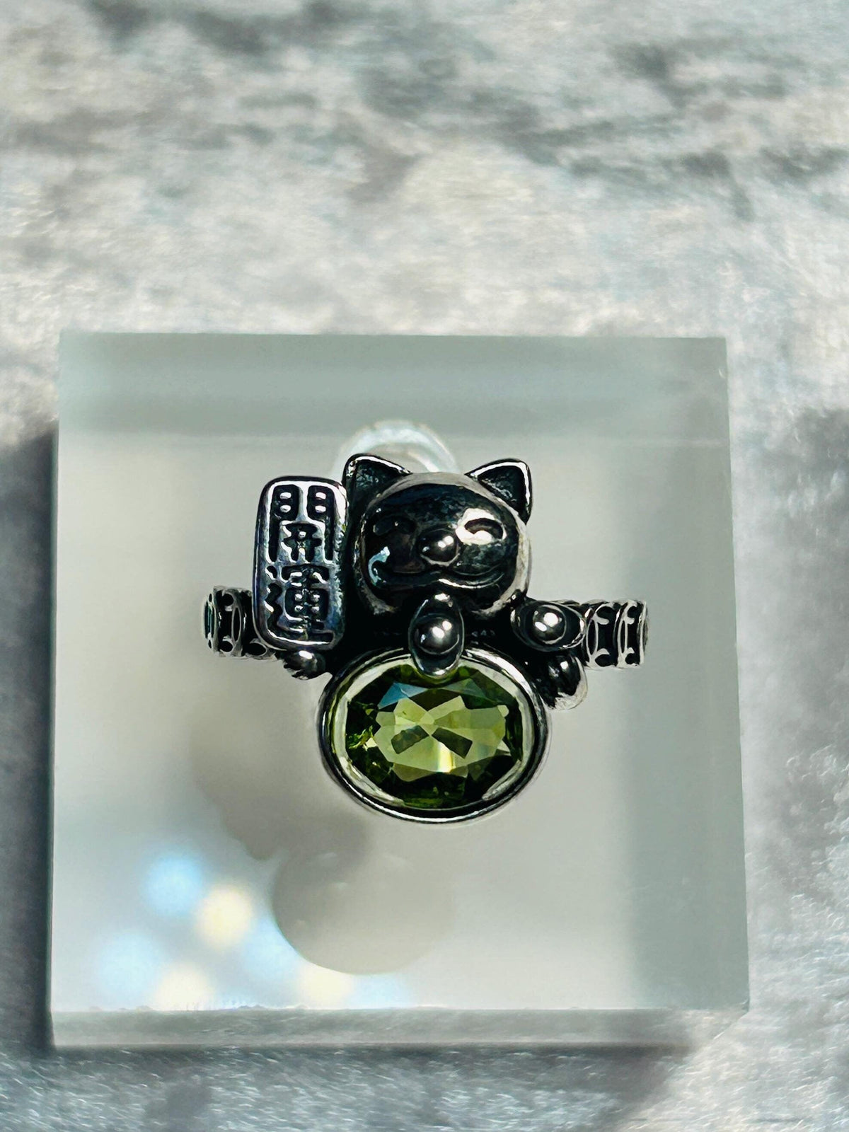 Waving Cat Ring with Peridot in 925 Sterling Silver - Adjustable Fortune Cat Jewellery Celtic Dragon Jewellery