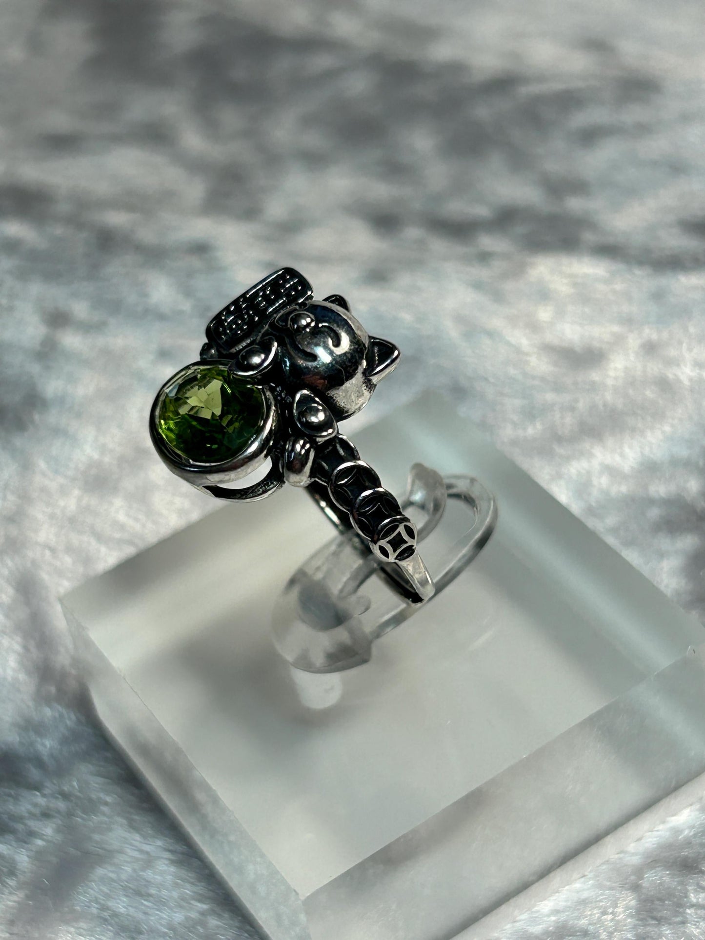 Waving Cat Ring with Peridot in 925 Sterling Silver - Adjustable Fortune Cat Jewellery Celtic Dragon Jewellery