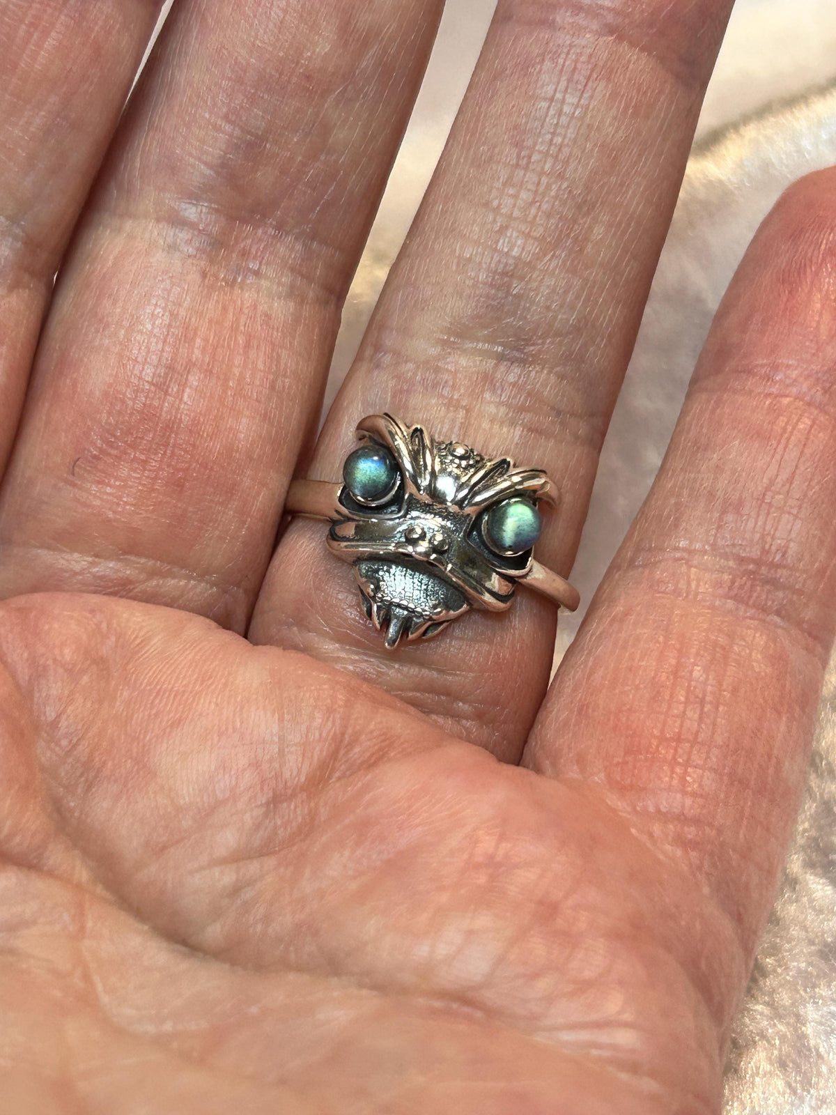 Foo Dog Ring with Labradorite Eyes in 925 Sterling Silver - Adjustable Temple Lion Jewellery Celtic Dragon Jewellery